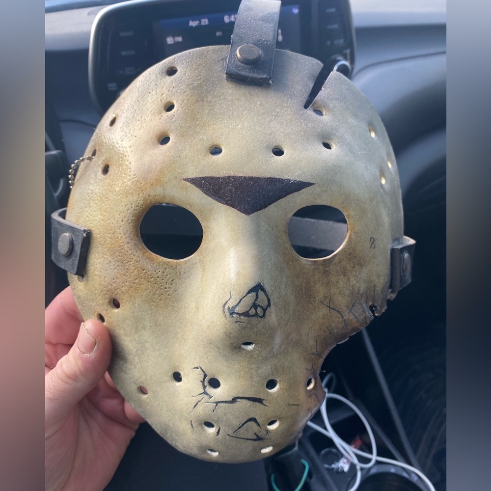 Friday the 13th part 7 hockey mask